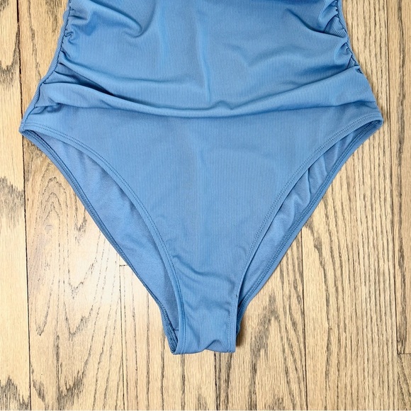 NWT Shade & Shore Women’s Shirred Ribbed Bandeau Cheeky One Piece Swimsuit Sz M - Picture 3 of 12